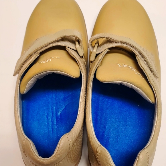 Dr Comfort Size 10 Annie stk# 4530 beige/tan hook and loop, shoes - Picture 6 of 9